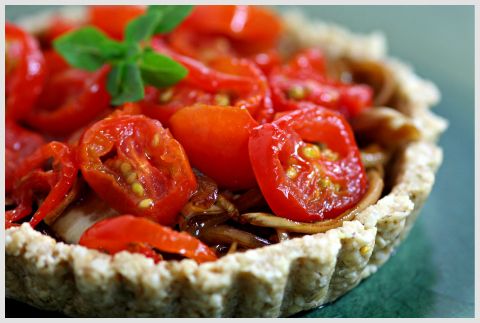 Fennel Cherry Tomato, Balsamic Crust Tart with Macadamia Cheese